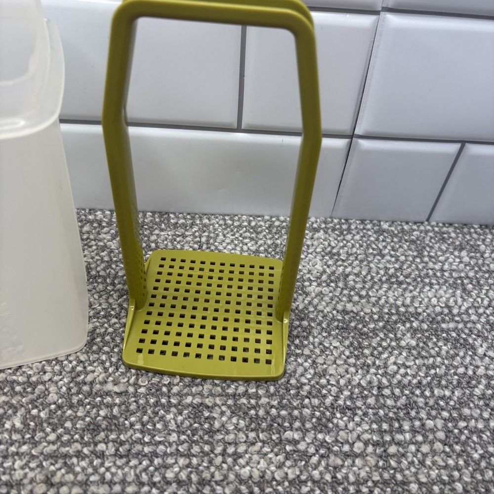 VTG Tupperware Pickle Keeper Pick A Pickle Avocado Green Lid Strainer Complete - Picture 3 of 6